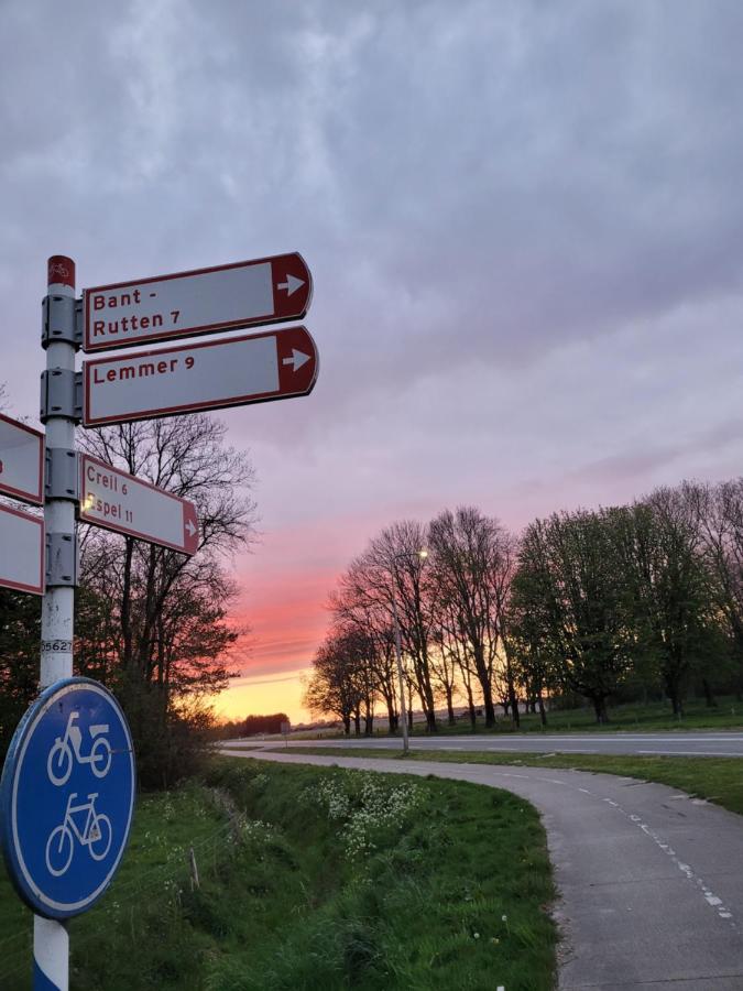 Vakantiehuis Aan Het Bos - Gelegen Aan De Tulpenroute Bant エクステリア 写真